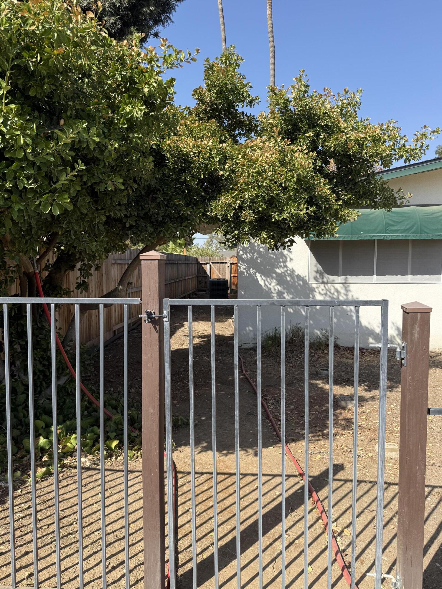 16 Holcomb St, Porterville, CA 93257