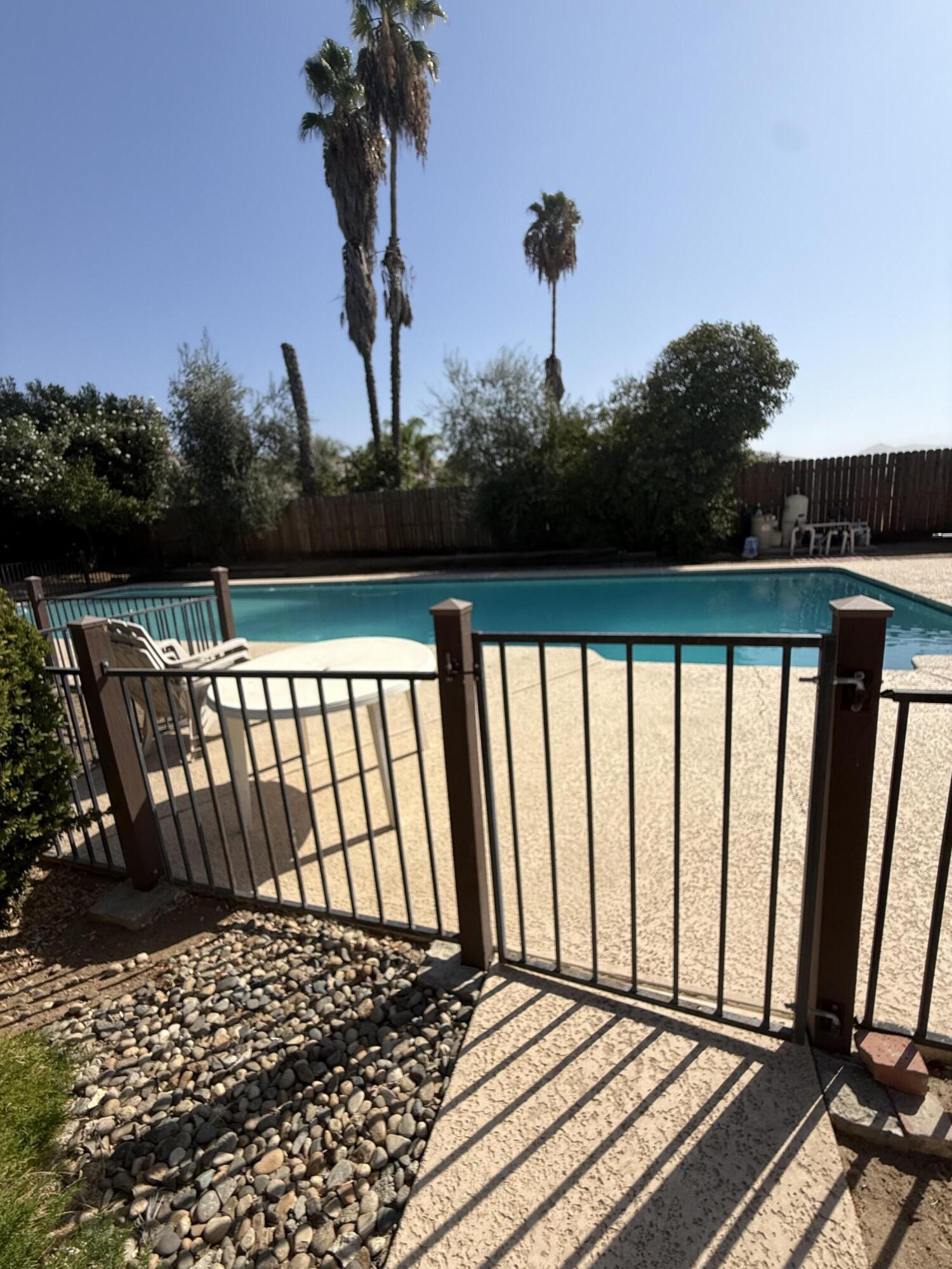 16 Holcomb St, Porterville, CA 93257
