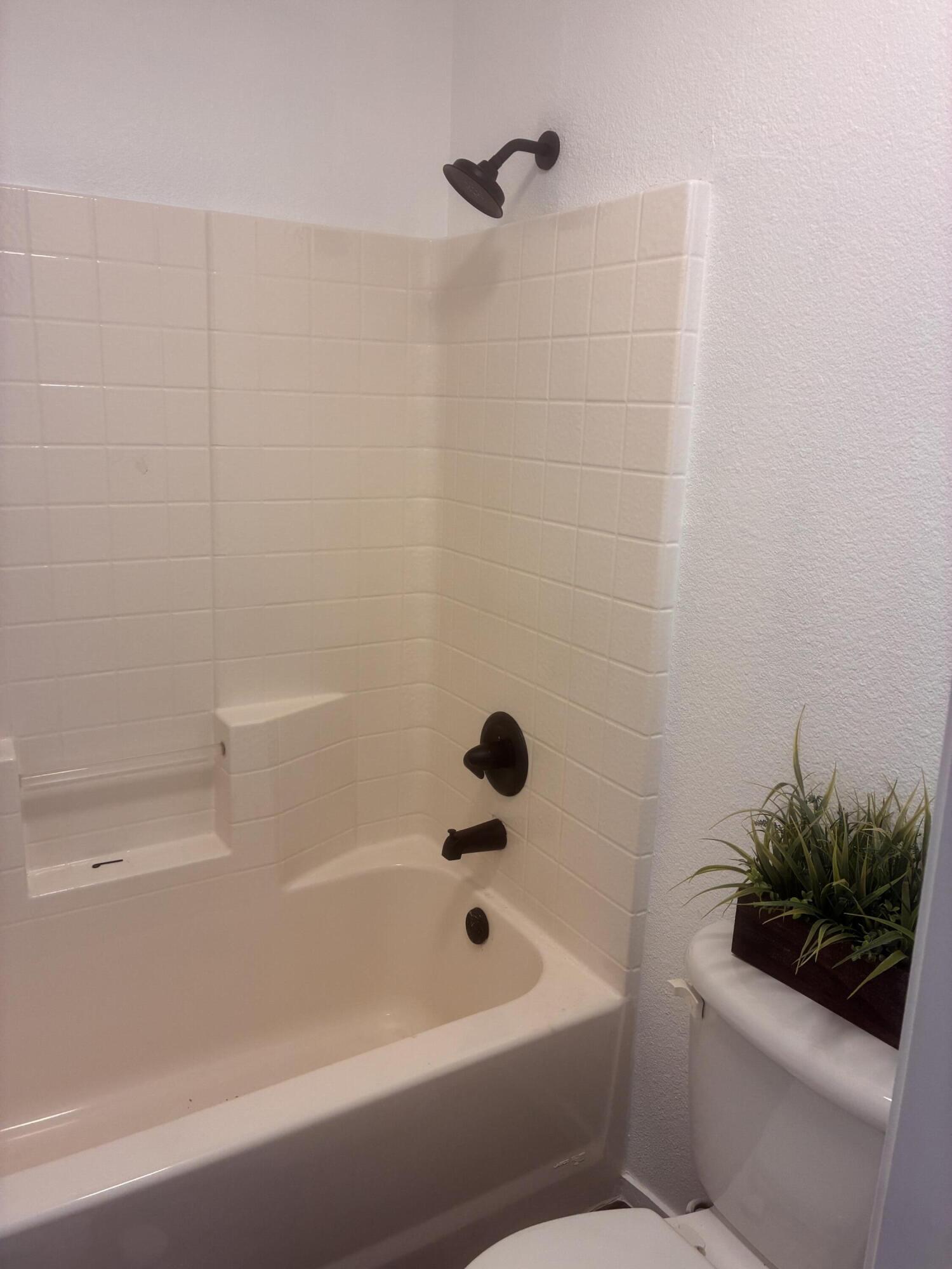 2724 Lakeridge Ave, Tulare, CA 93274