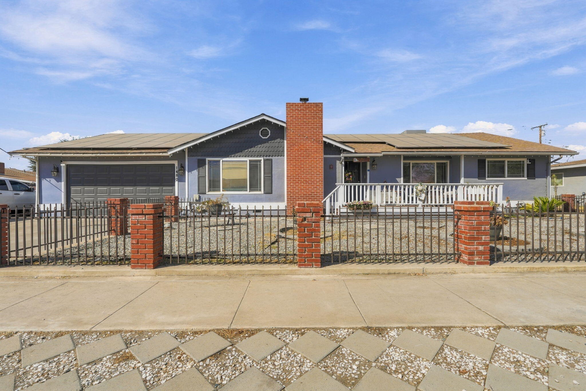 1480 E Bardsley Ave, Tulare, CA 93274