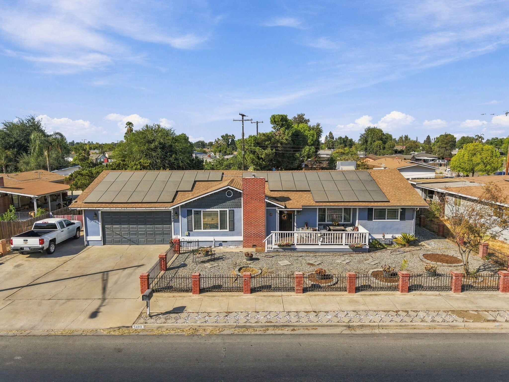 1480 E Bardsley Ave, Tulare, CA 93274