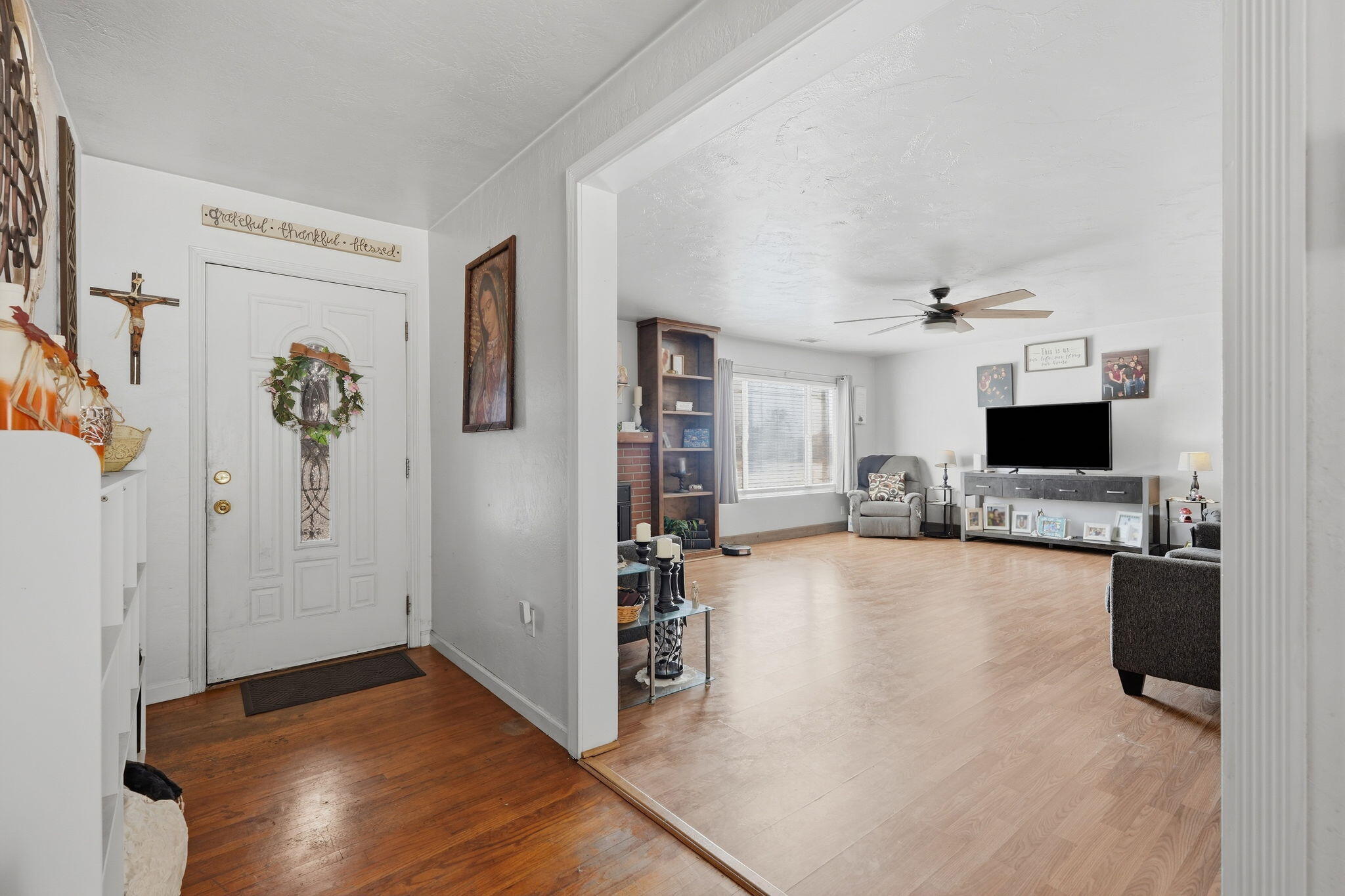 1480 E Bardsley Ave, Tulare, CA 93274