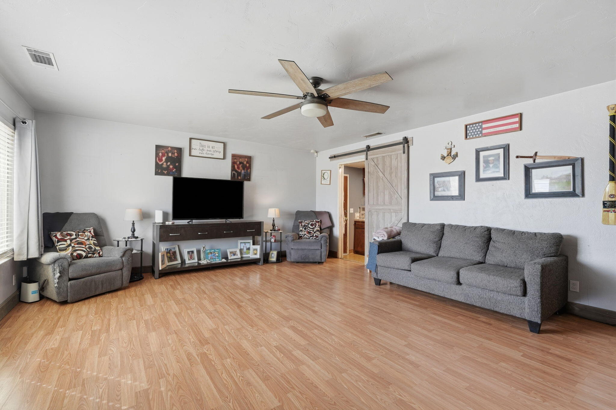 1480 E Bardsley Ave, Tulare, CA 93274