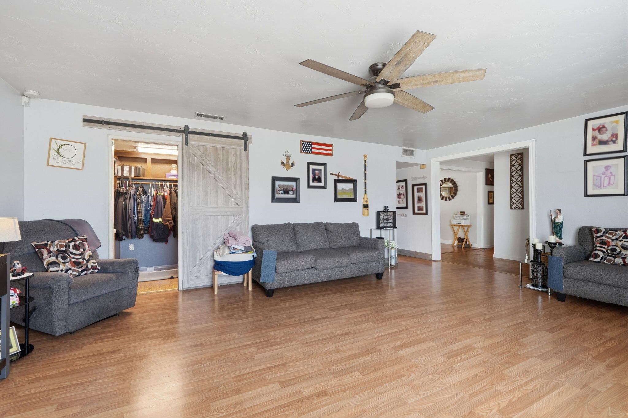1480 E Bardsley Ave, Tulare, CA 93274