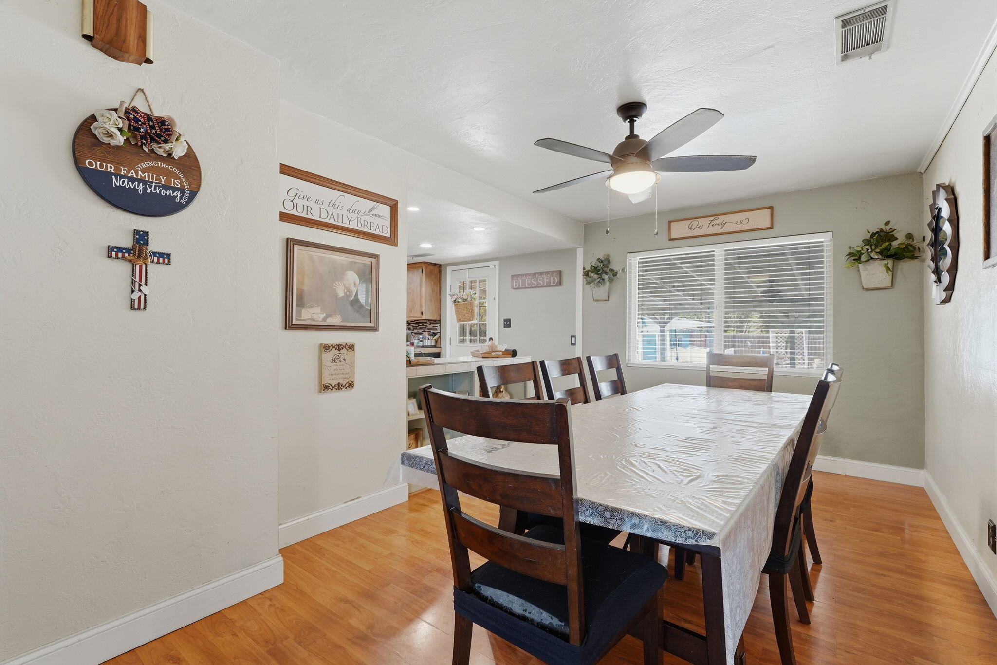 1480 E Bardsley Ave, Tulare, CA 93274