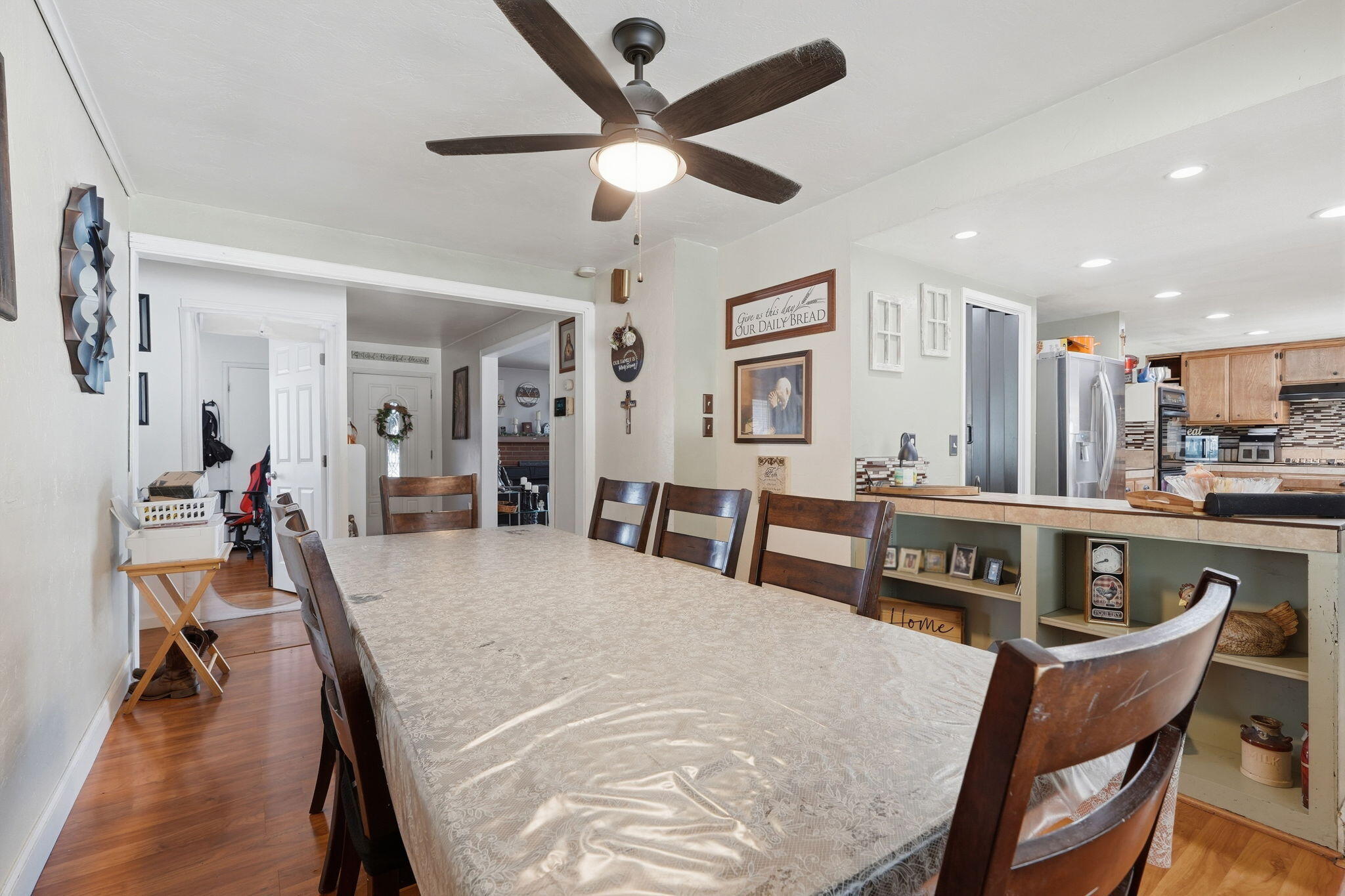 1480 E Bardsley Ave, Tulare, CA 93274