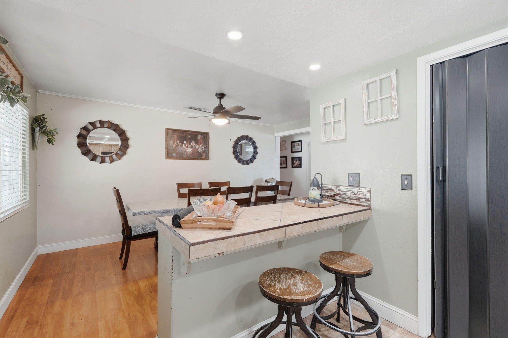 1480 E Bardsley Ave, Tulare, CA 93274