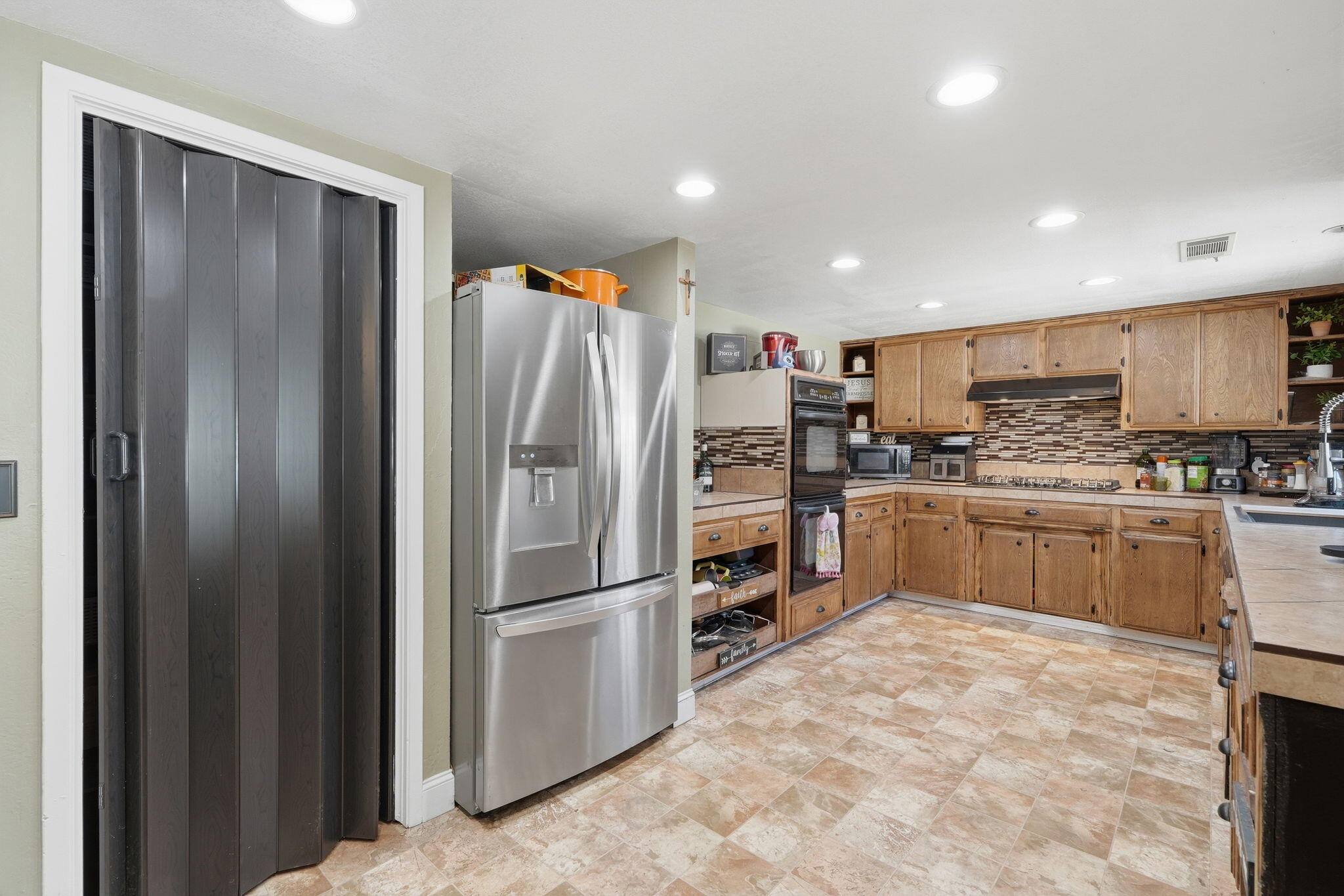 1480 E Bardsley Ave, Tulare, CA 93274