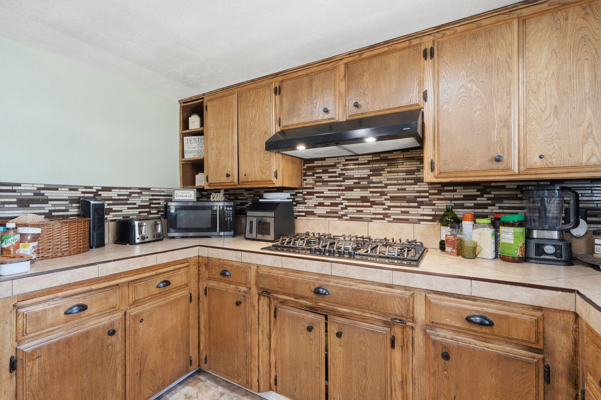 1480 E Bardsley Ave, Tulare, CA 93274