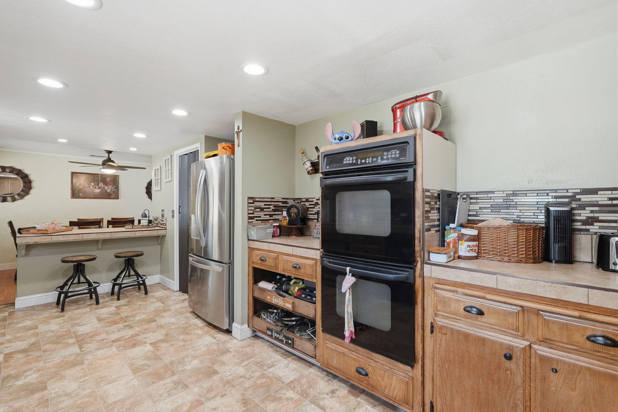 1480 E Bardsley Ave, Tulare, CA 93274