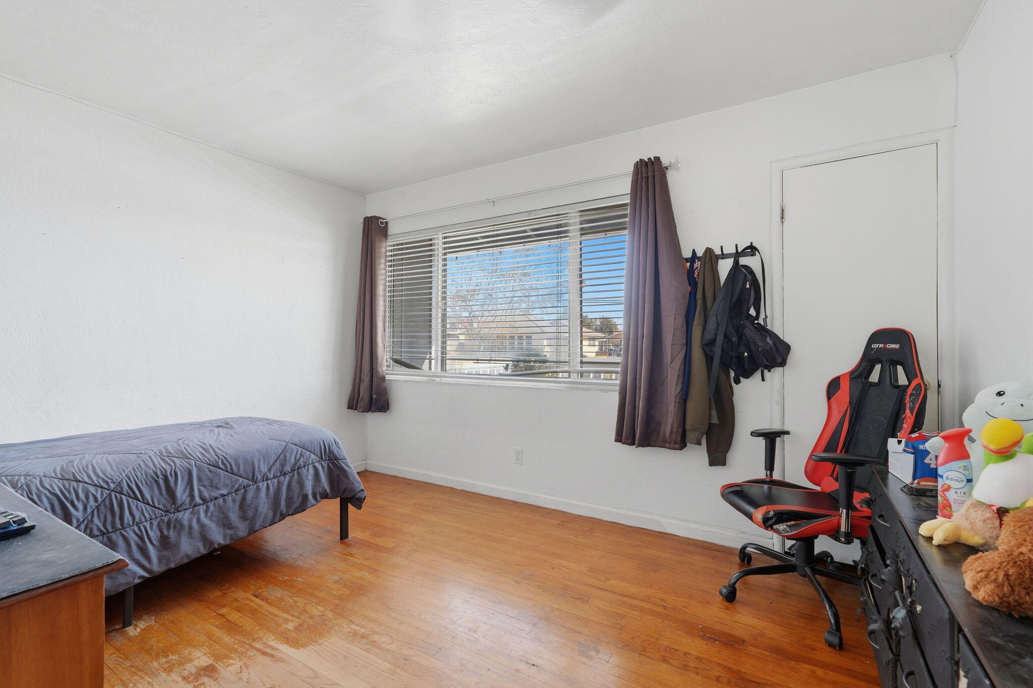 1480 E Bardsley Ave, Tulare, CA 93274