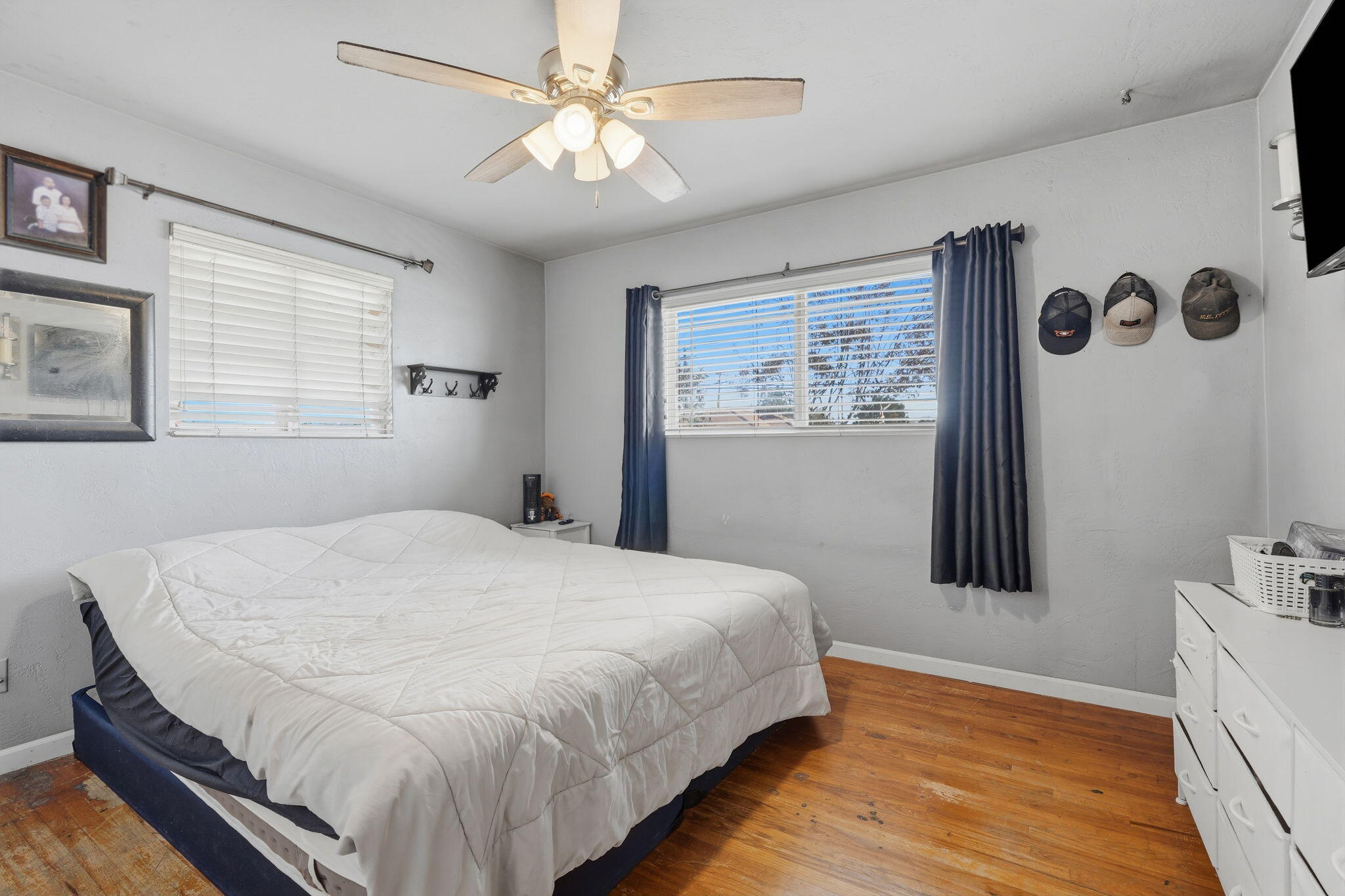 1480 E Bardsley Ave, Tulare, CA 93274