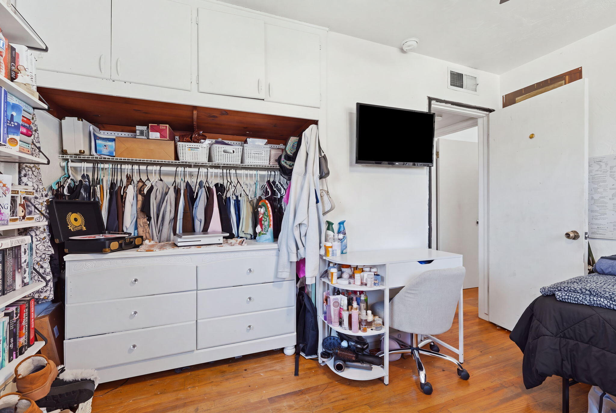 1480 E Bardsley Ave, Tulare, CA 93274