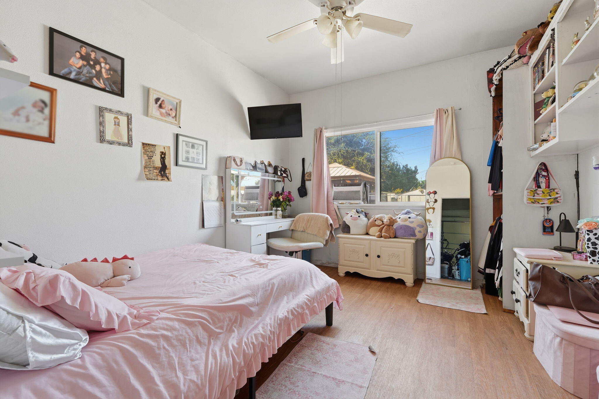 1480 E Bardsley Ave, Tulare, CA 93274