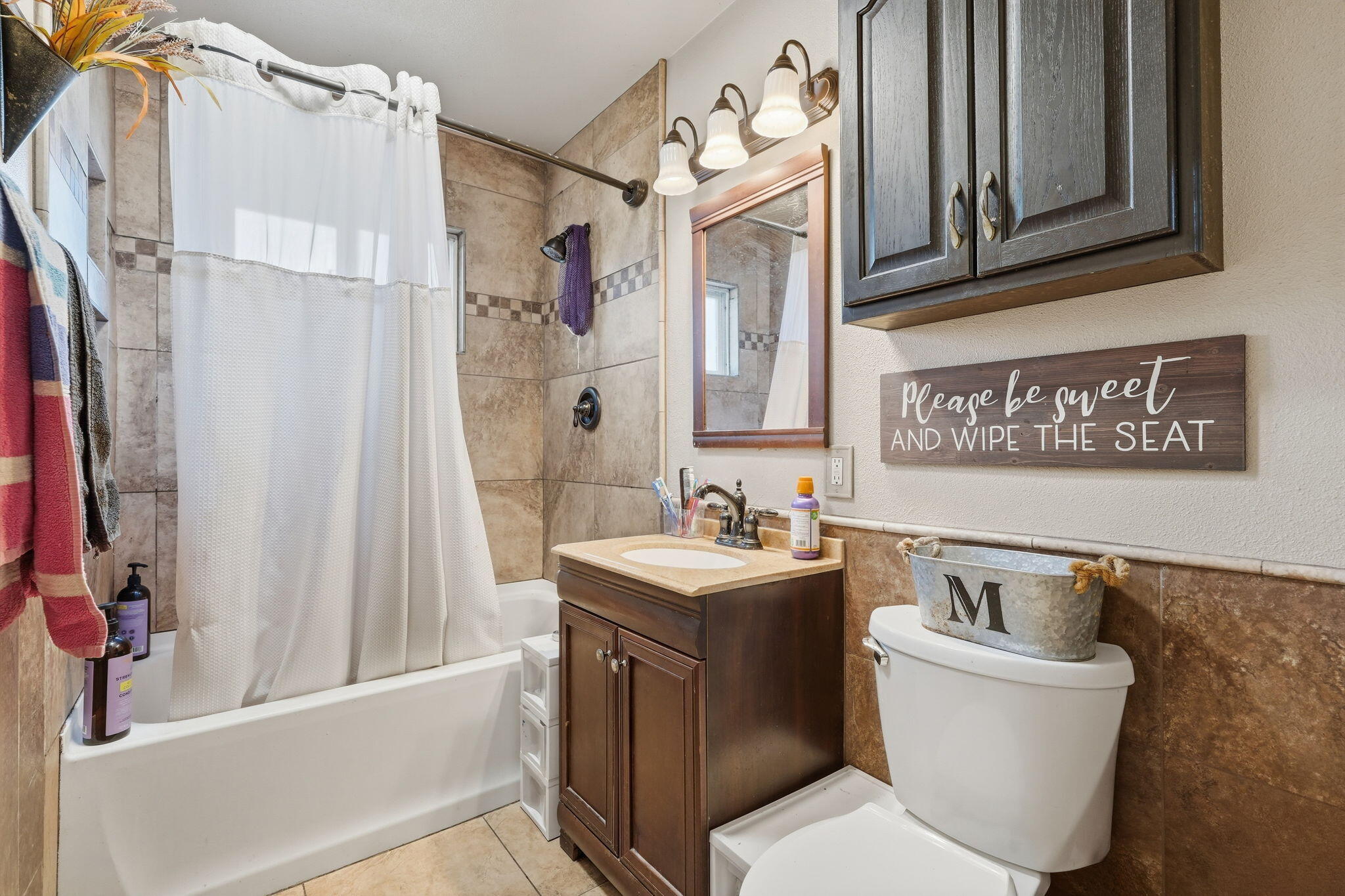 1480 E Bardsley Ave, Tulare, CA 93274