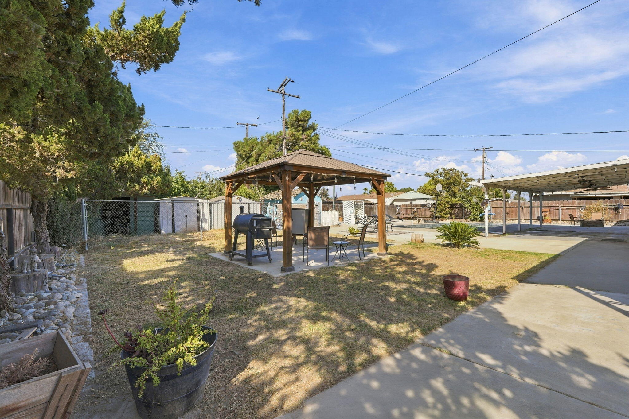 1480 E Bardsley Ave, Tulare, CA 93274