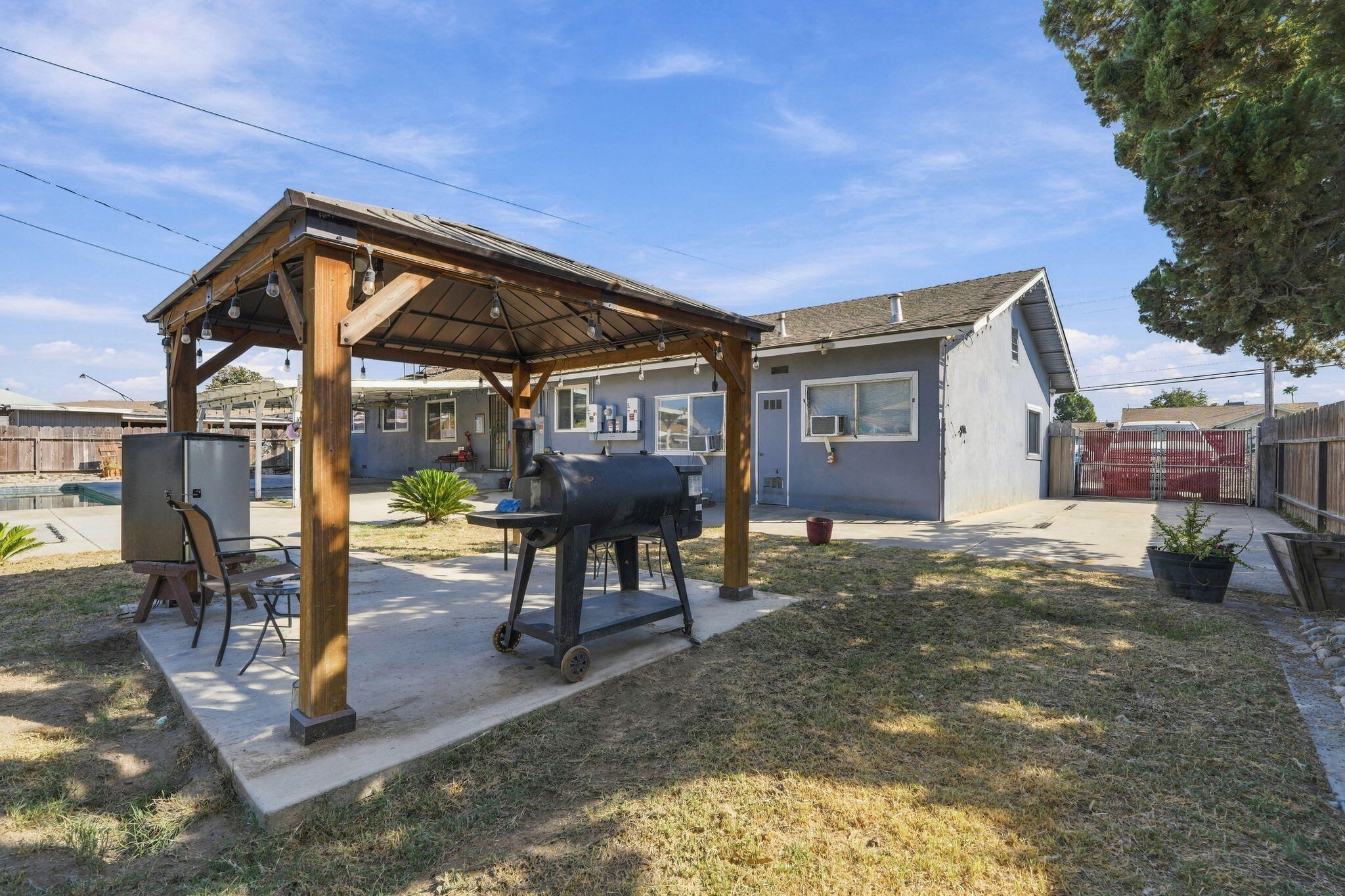 1480 E Bardsley Ave, Tulare, CA 93274