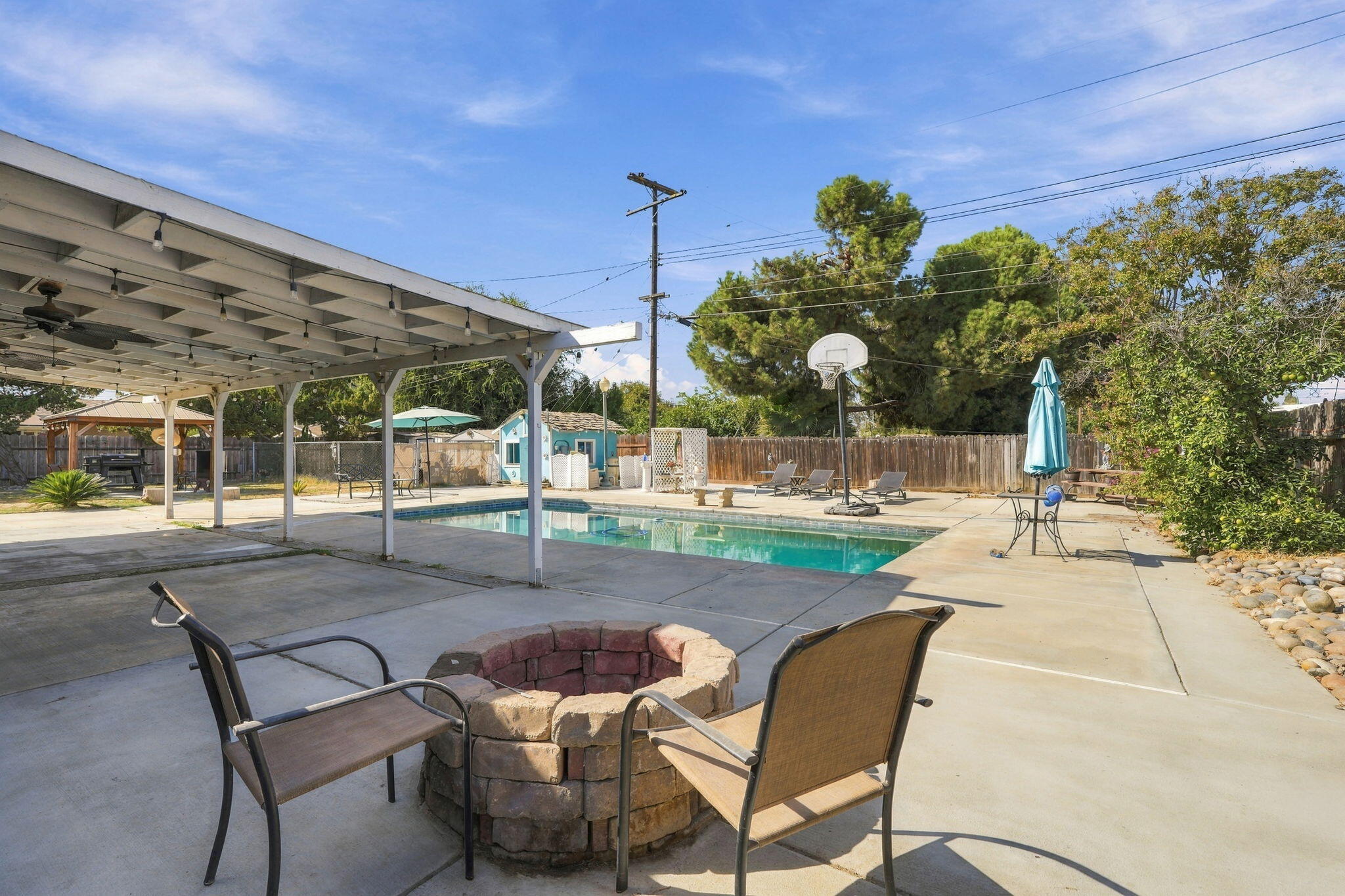 1480 E Bardsley Ave, Tulare, CA 93274