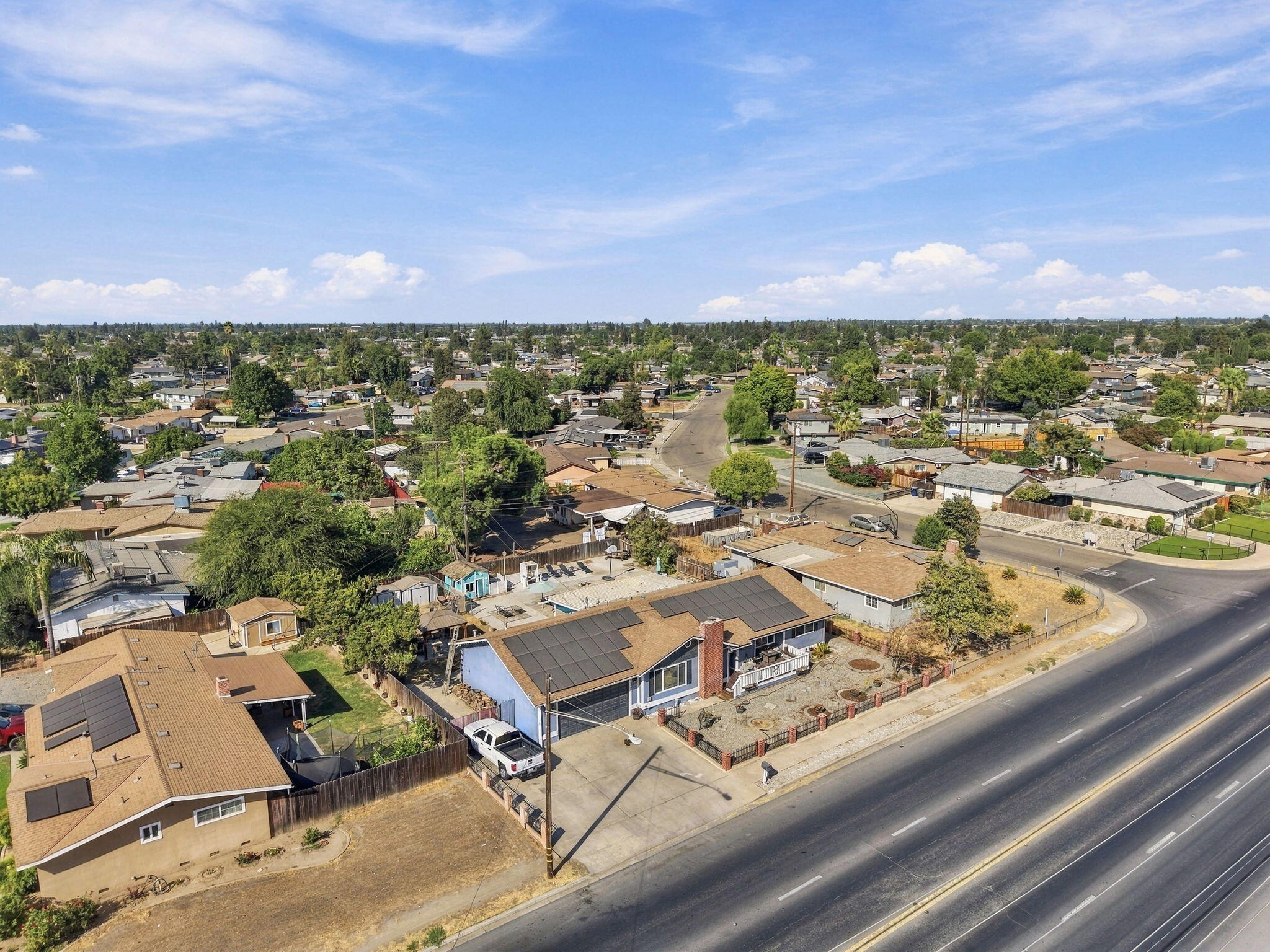 1480 E Bardsley Ave, Tulare, CA 93274