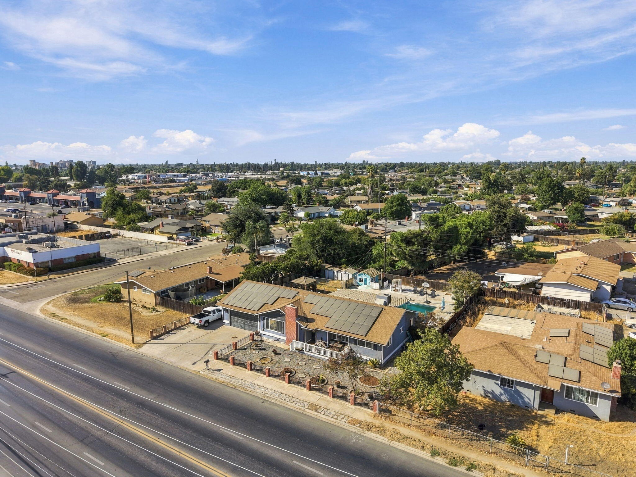1480 E Bardsley Ave, Tulare, CA 93274