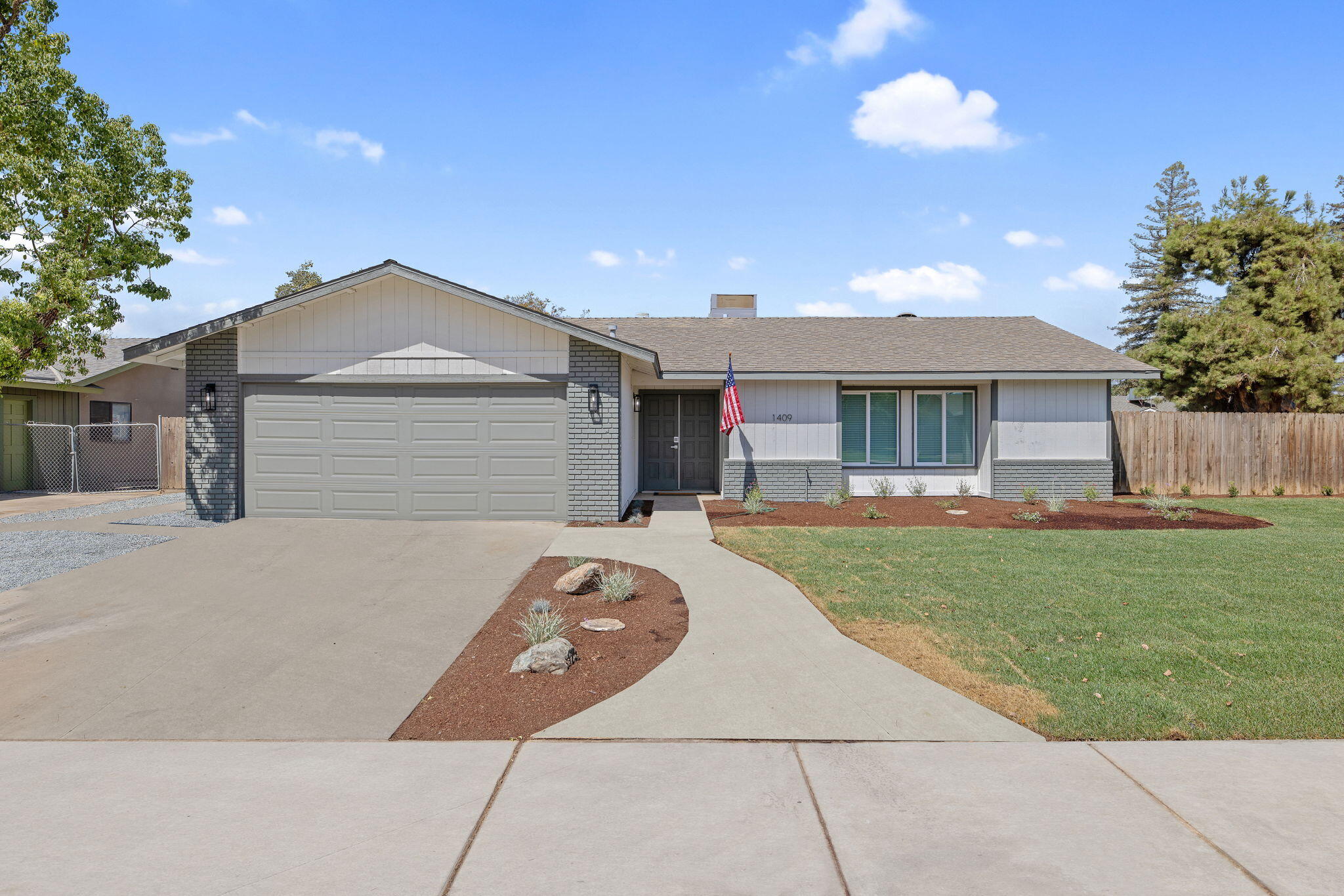 1409 Joyce Pl, Exeter, CA 93221