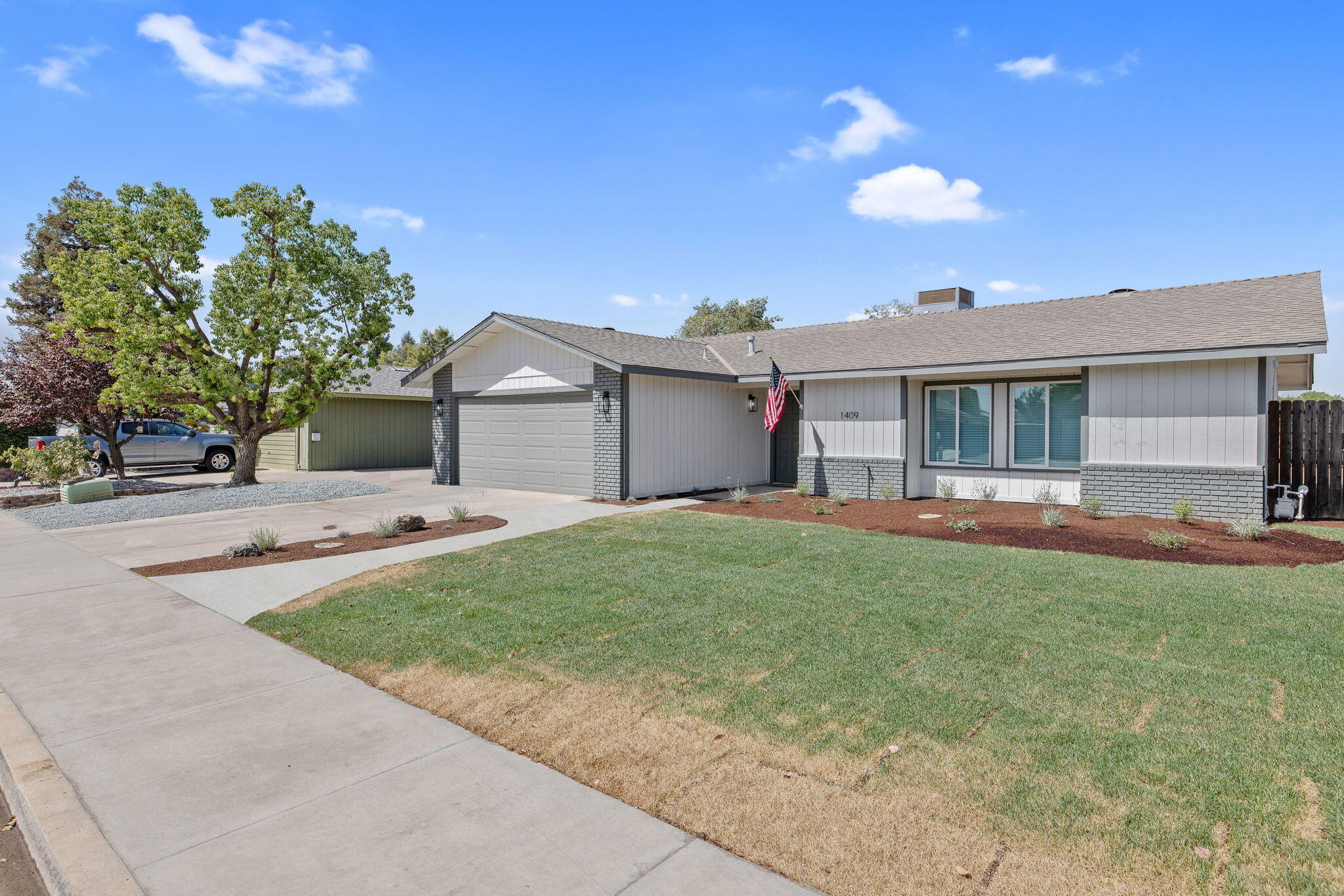 1409 Joyce Pl, Exeter, CA 93221