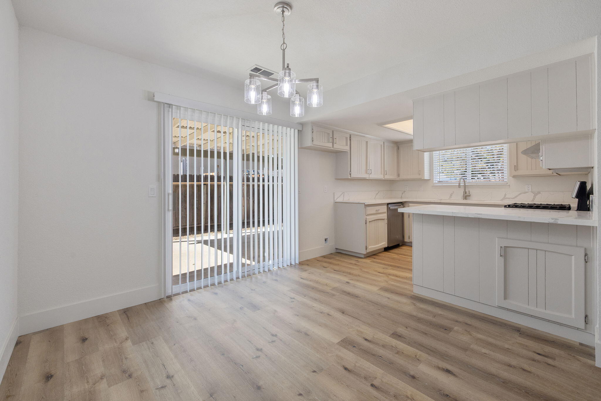1409 Joyce Pl, Exeter, CA 93221