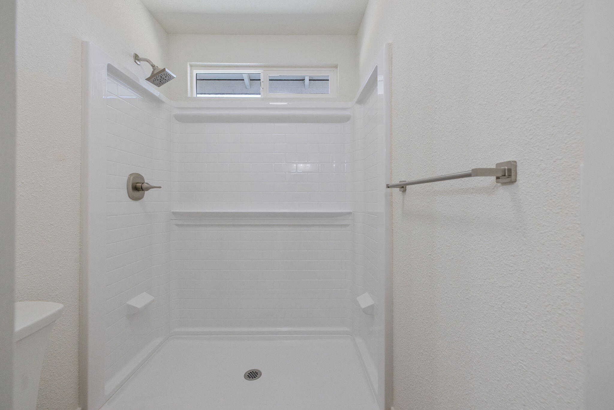 1409 Joyce Pl, Exeter, CA 93221