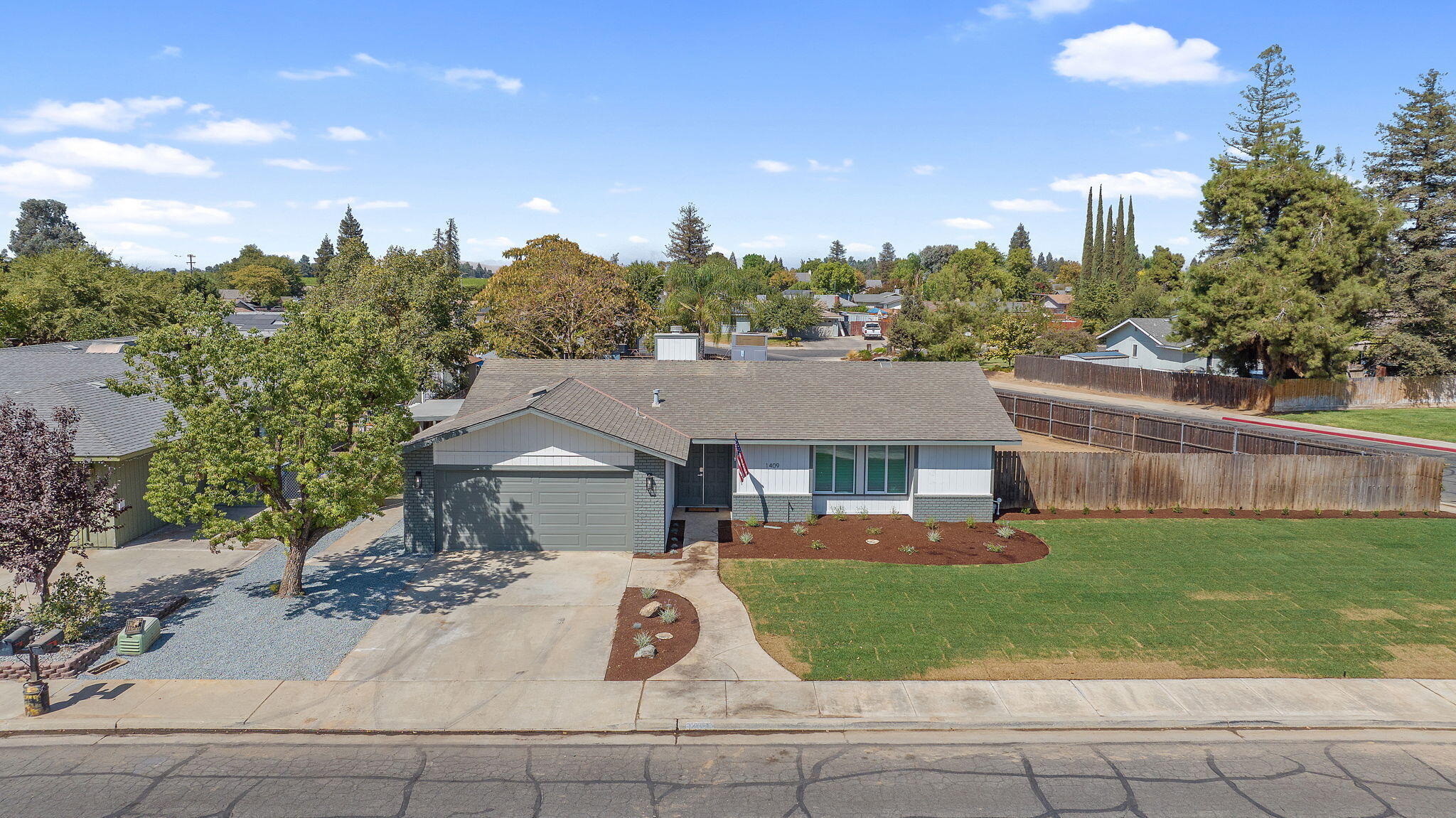 1409 Joyce Pl, Exeter, CA 93221