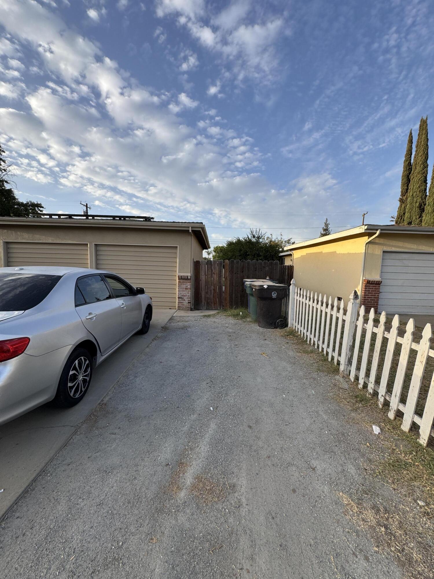 256 E Gail Ave, Tulare, CA 93274