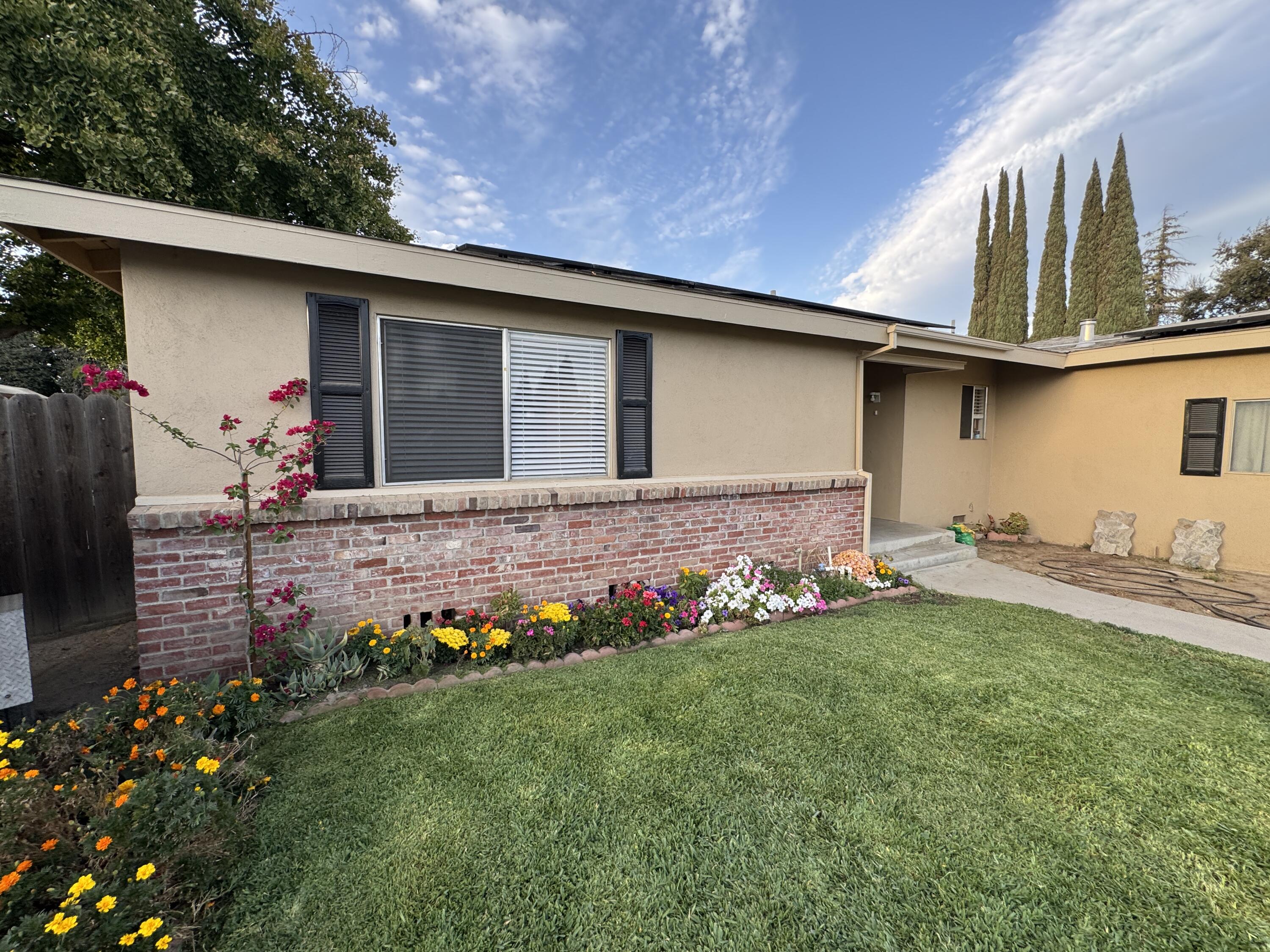 256 E Gail Ave, Tulare, CA 93274