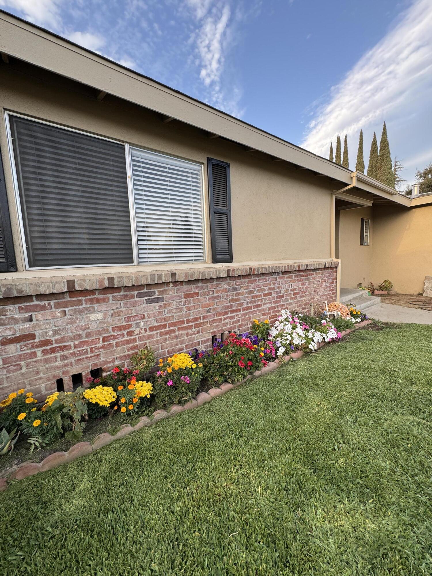 256 E Gail Ave, Tulare, CA 93274