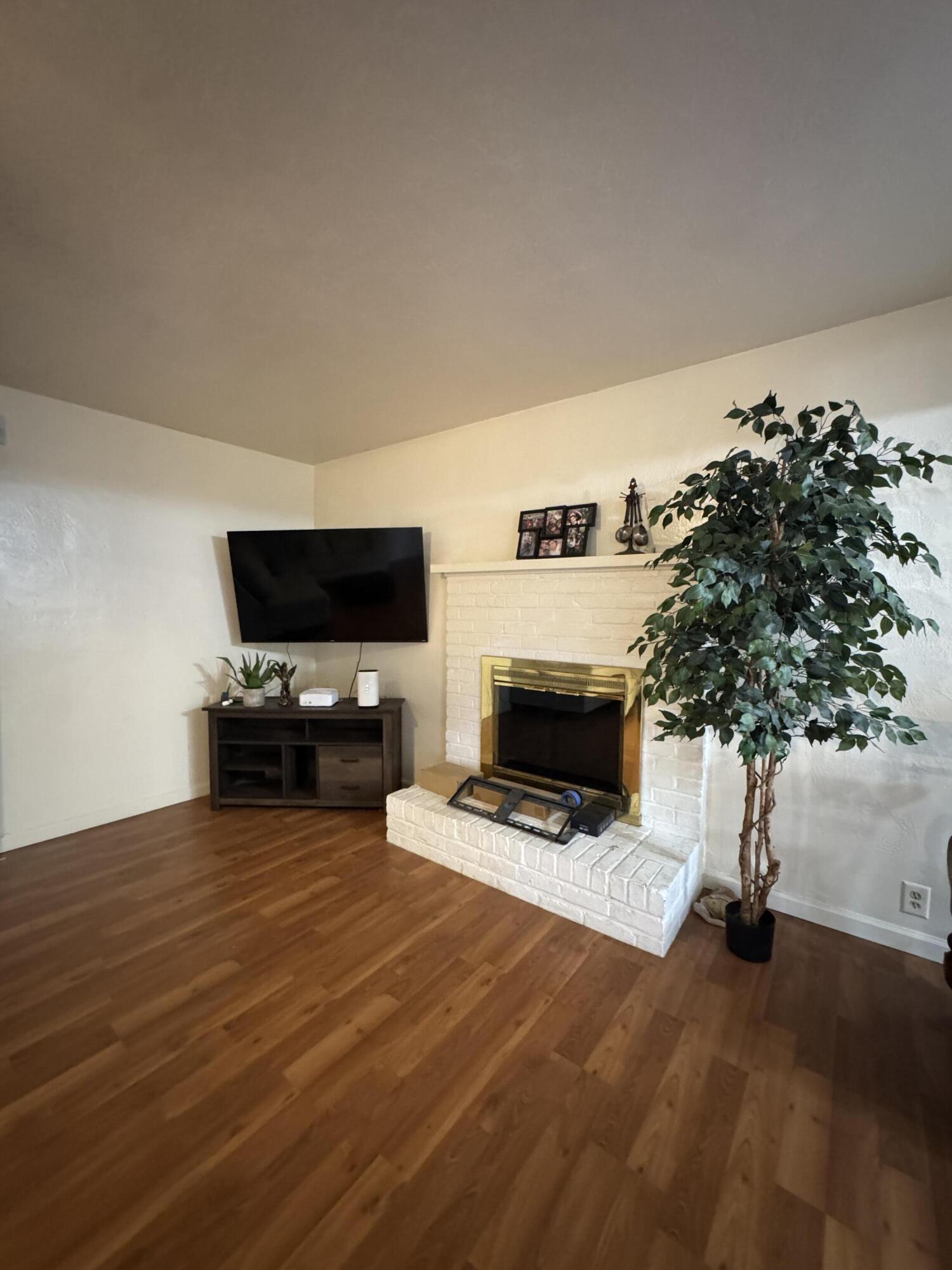 256 E Gail Ave, Tulare, CA 93274