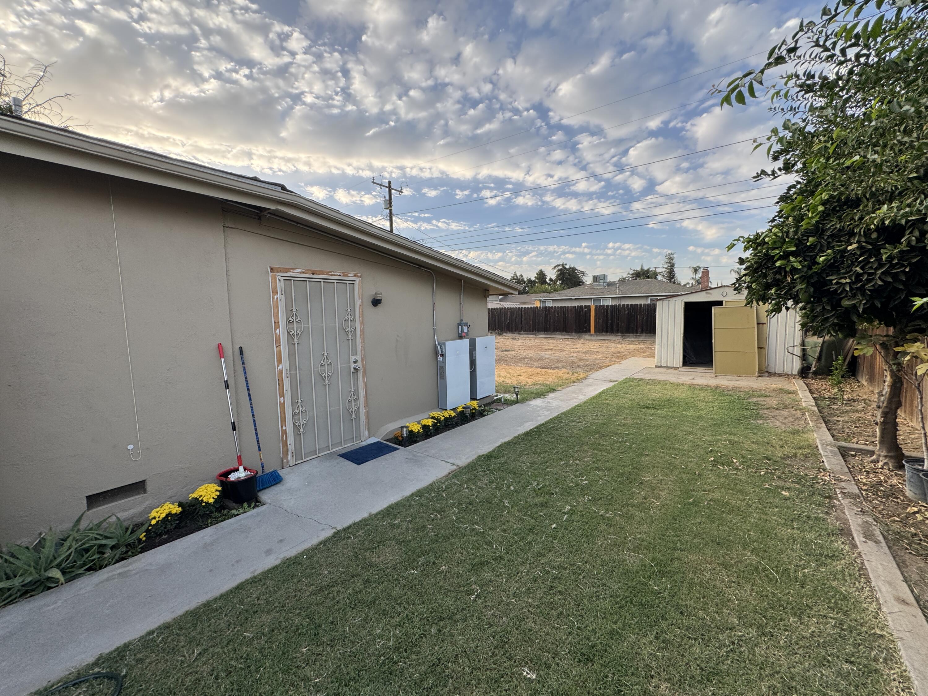 256 E Gail Ave, Tulare, CA 93274