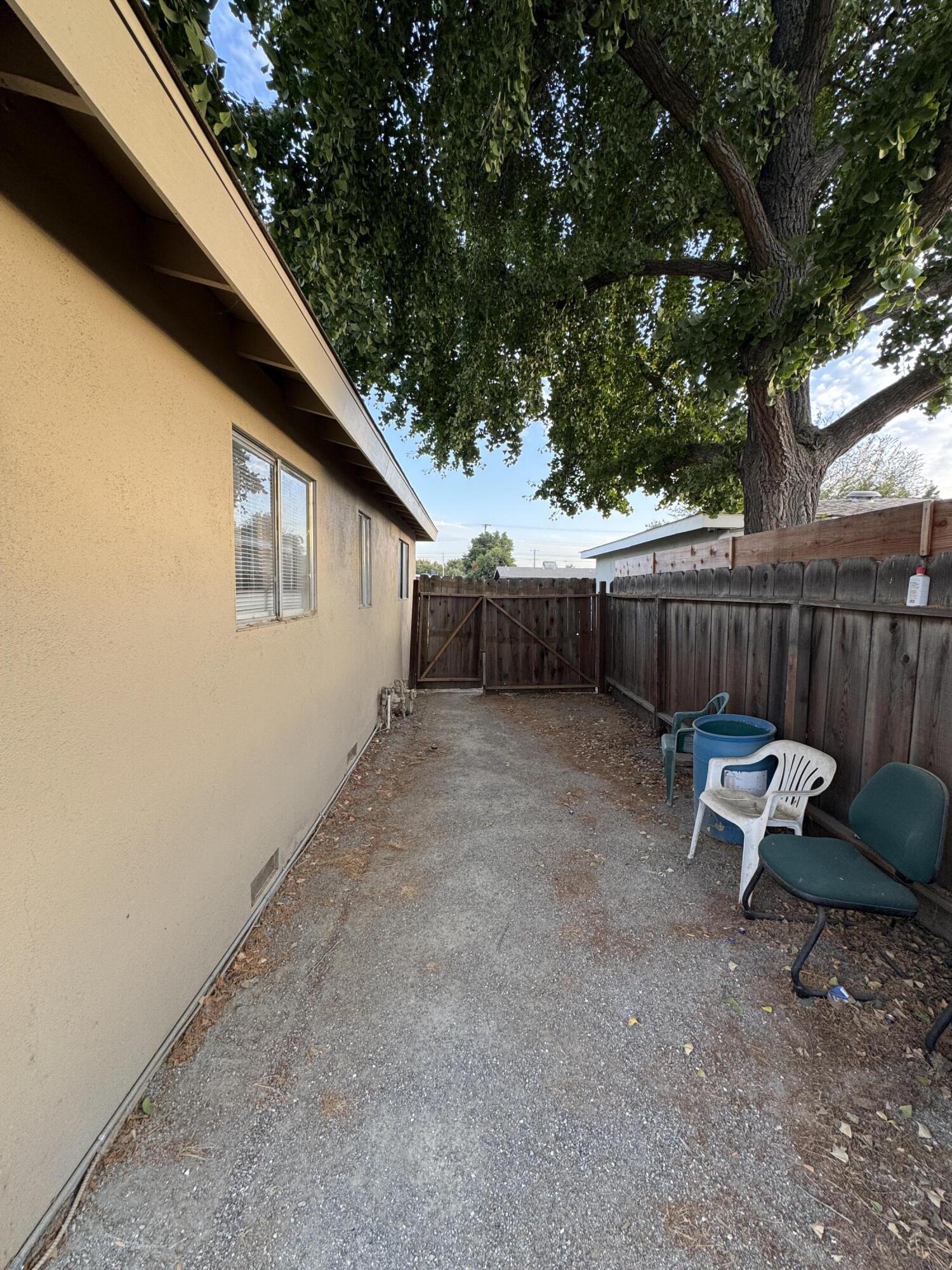 256 E Gail Ave, Tulare, CA 93274