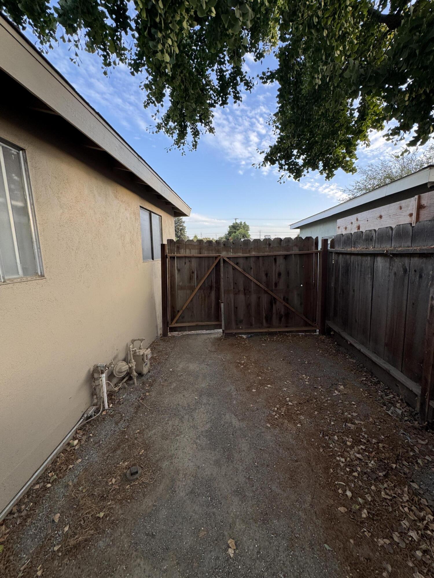 256 E Gail Ave, Tulare, CA 93274