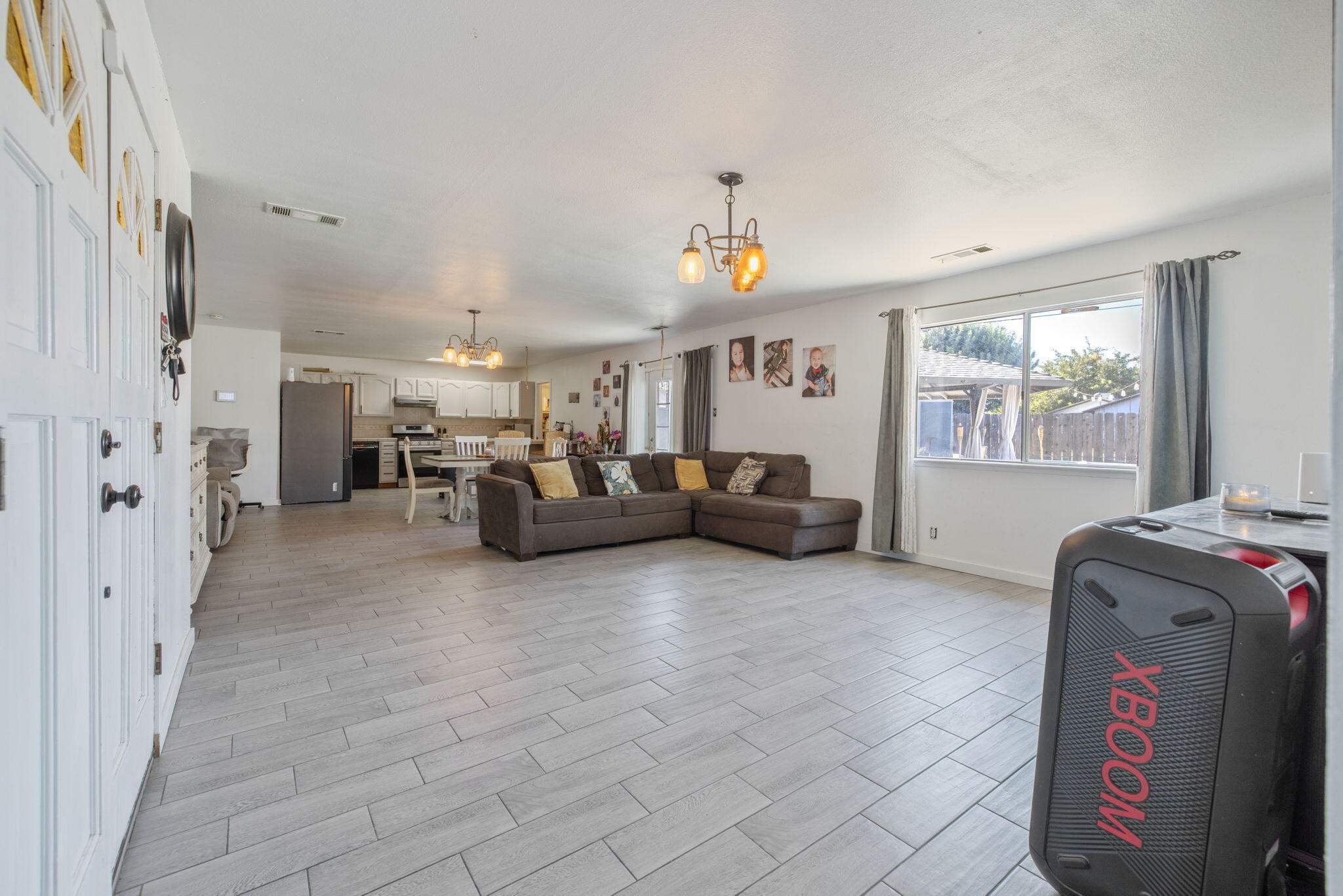 916 E Elm St, Hanford, CA 93230