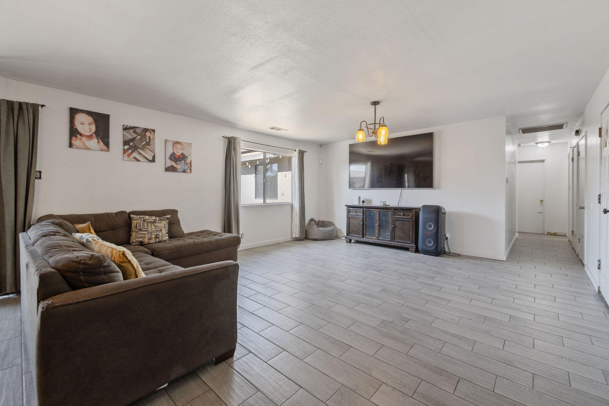 916 E Elm St, Hanford, CA 93230