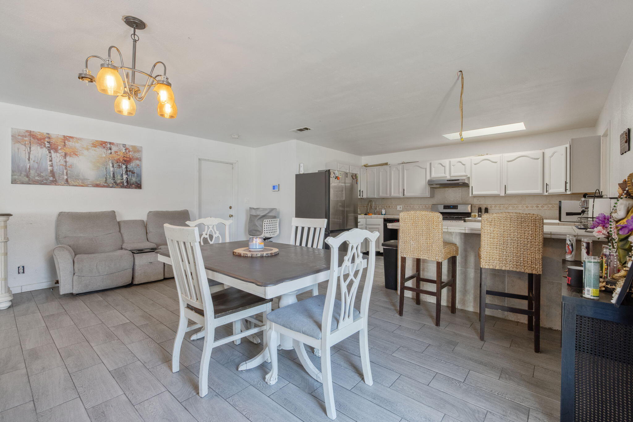 916 E Elm St, Hanford, CA 93230