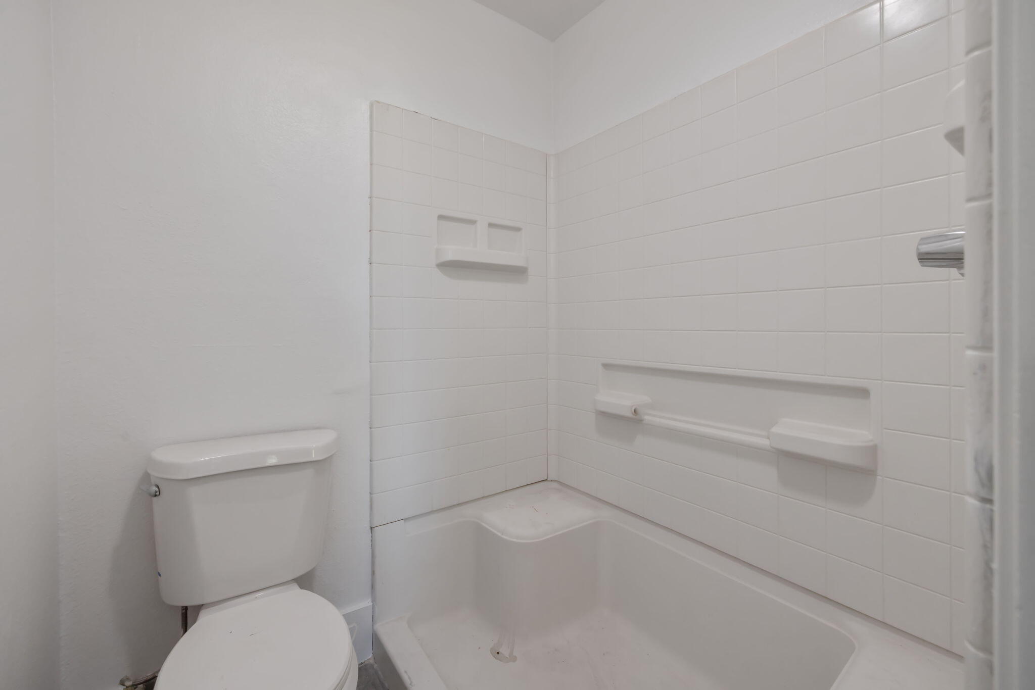 916 E Elm St, Hanford, CA 93230