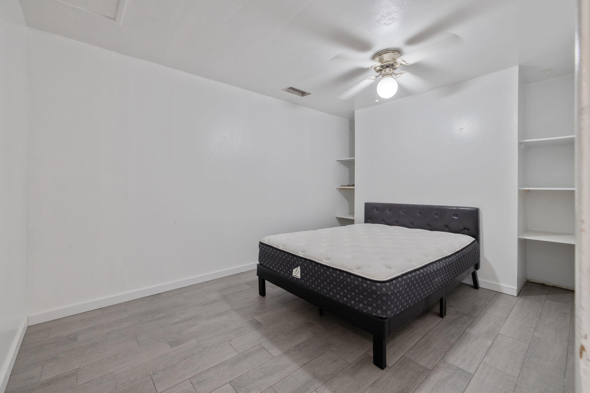 916 E Elm St, Hanford, CA 93230