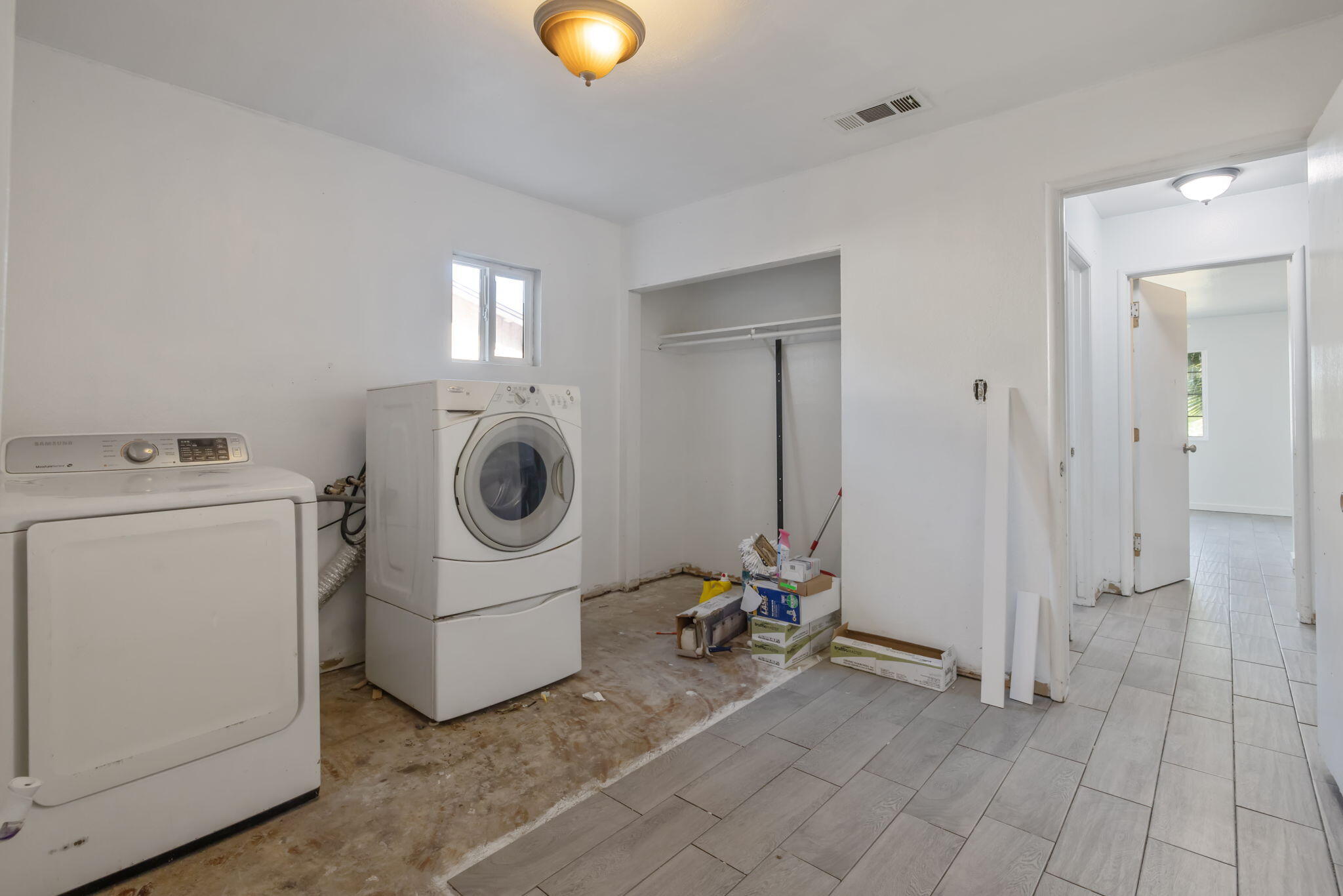 916 E Elm St, Hanford, CA 93230