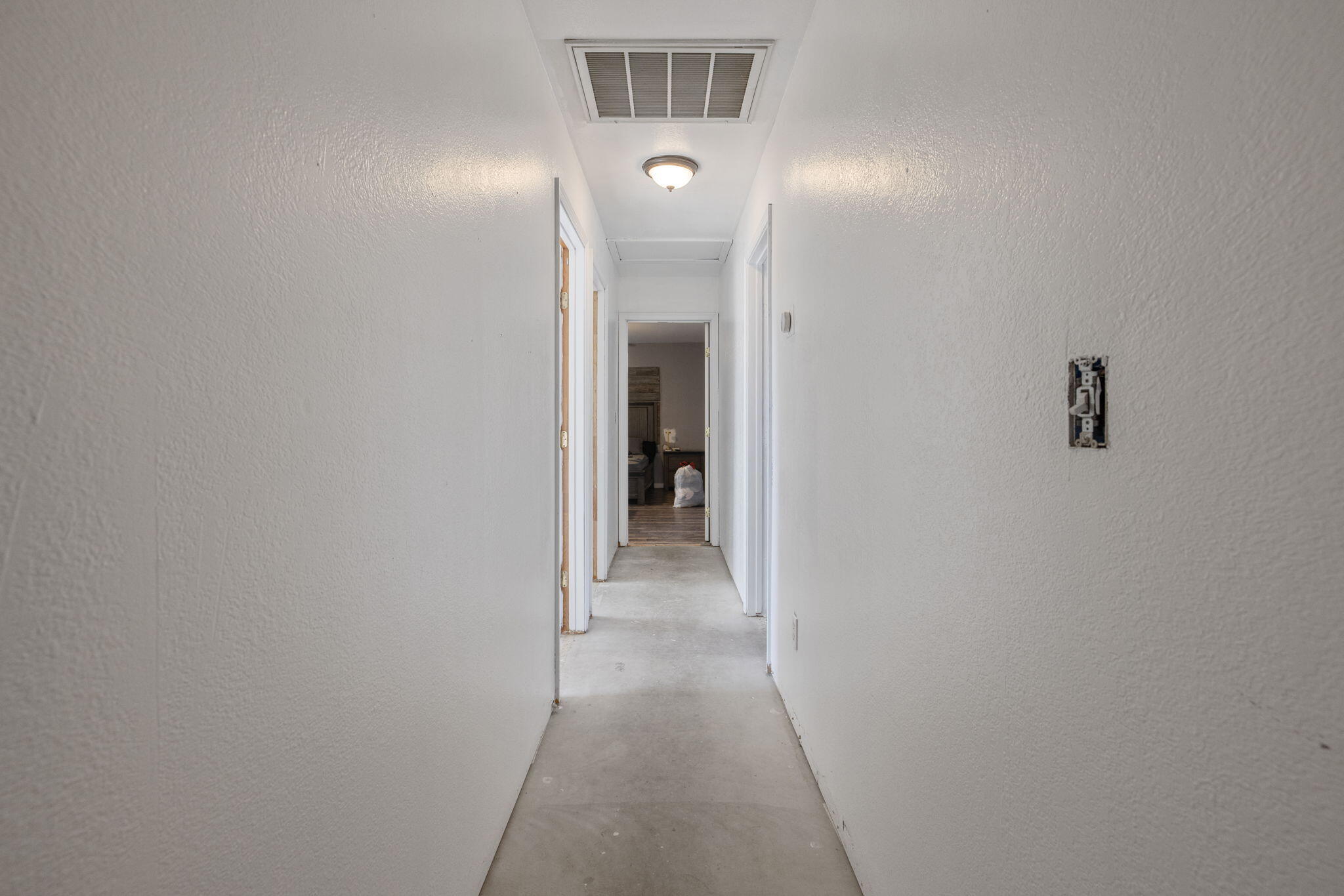 916 E Elm St, Hanford, CA 93230