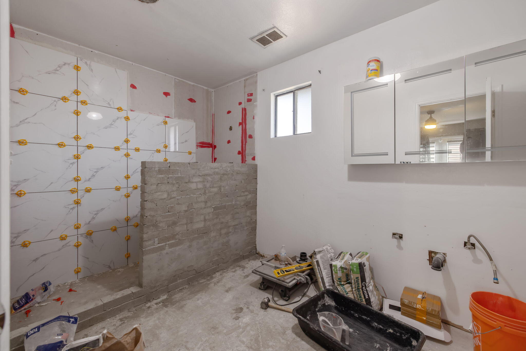 916 E Elm St, Hanford, CA 93230