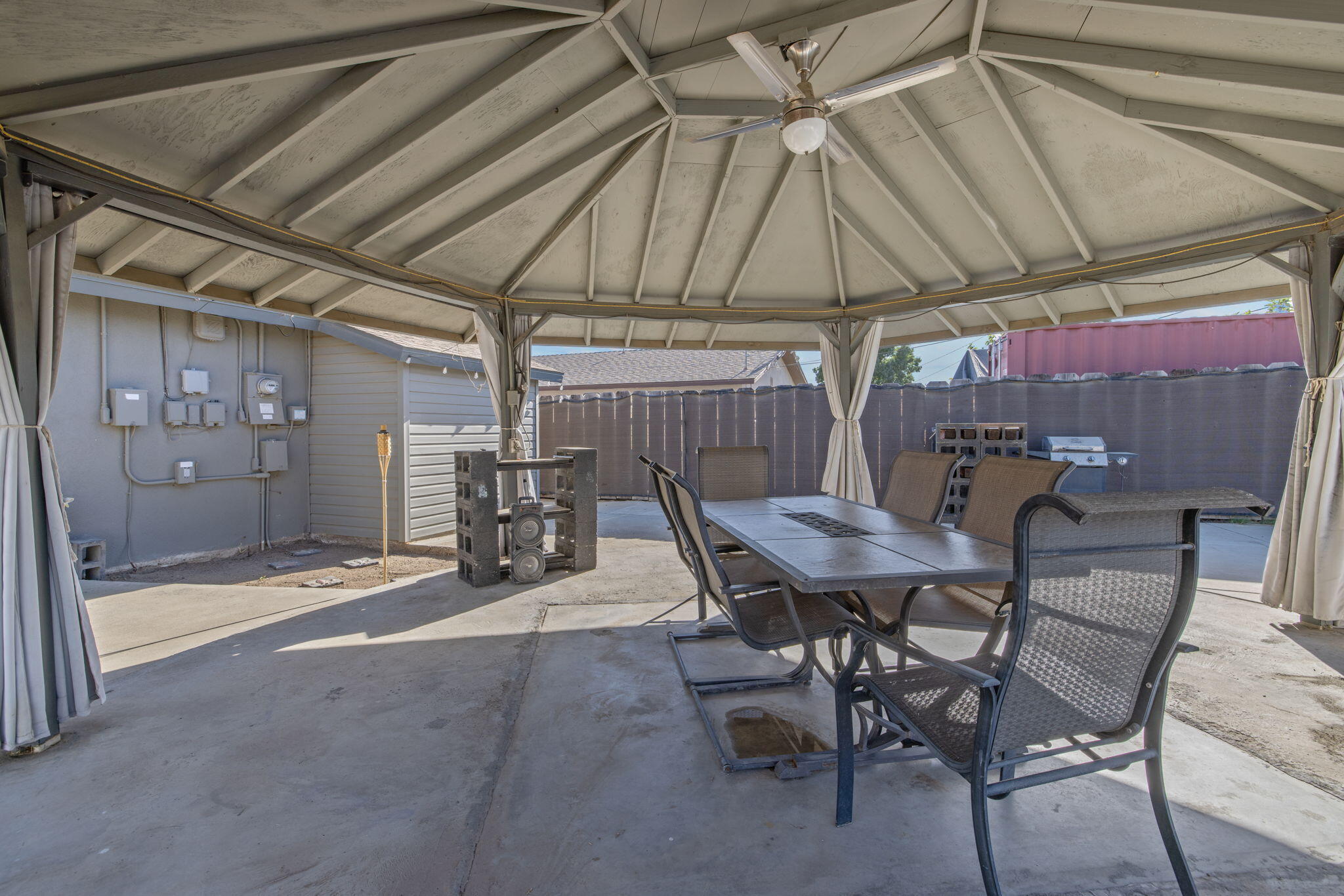 916 E Elm St, Hanford, CA 93230