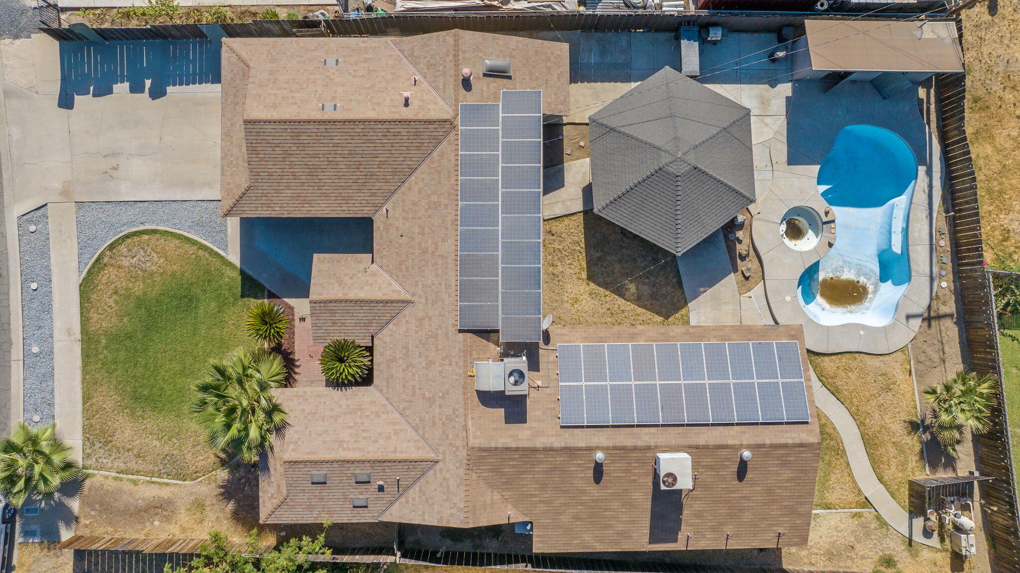 916 E Elm St, Hanford, CA 93230