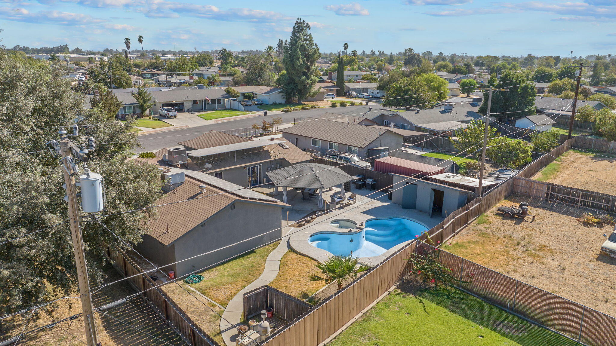 916 E Elm St, Hanford, CA 93230