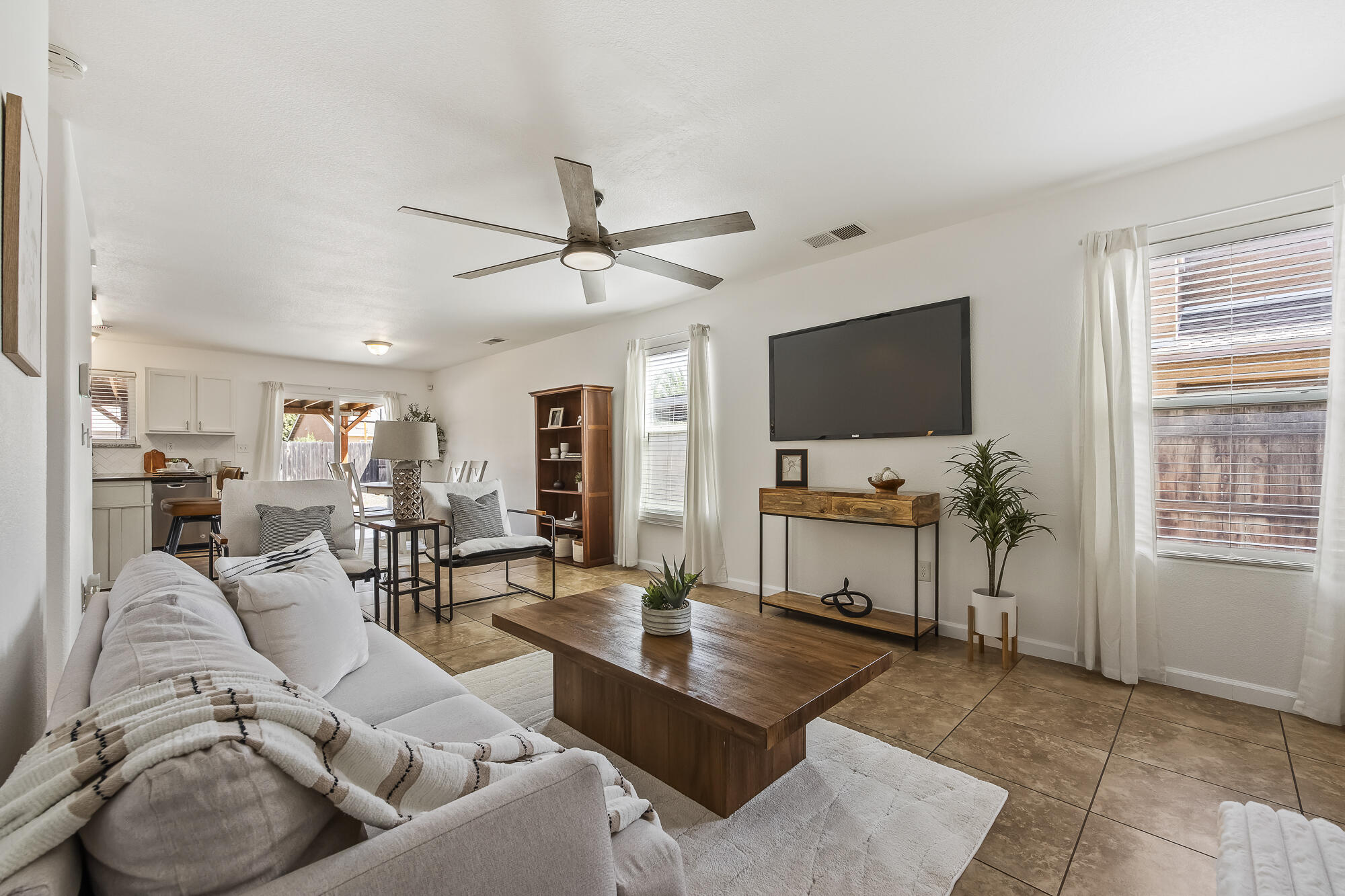 4336 E Acequia Ave, Visalia, CA 93292