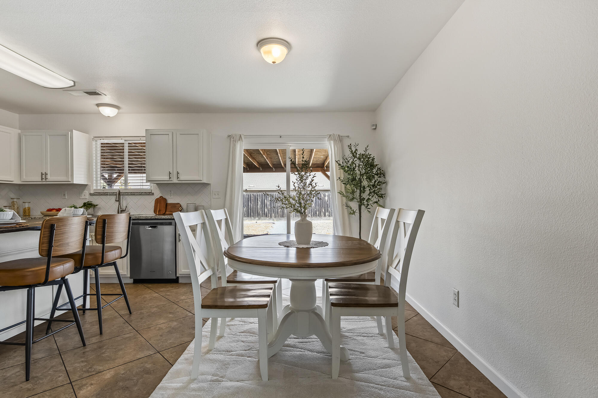 4336 E Acequia Ave, Visalia, CA 93292