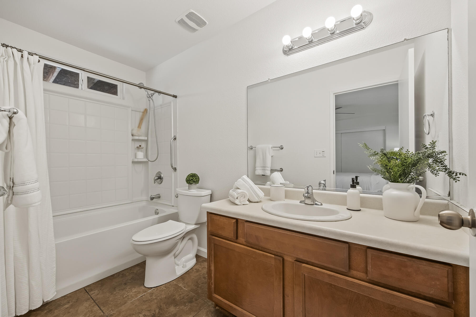4336 E Acequia Ave, Visalia, CA 93292
